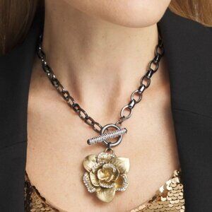 NWT CHICOS PAVE FLOWER PENDANT NECKLACE,